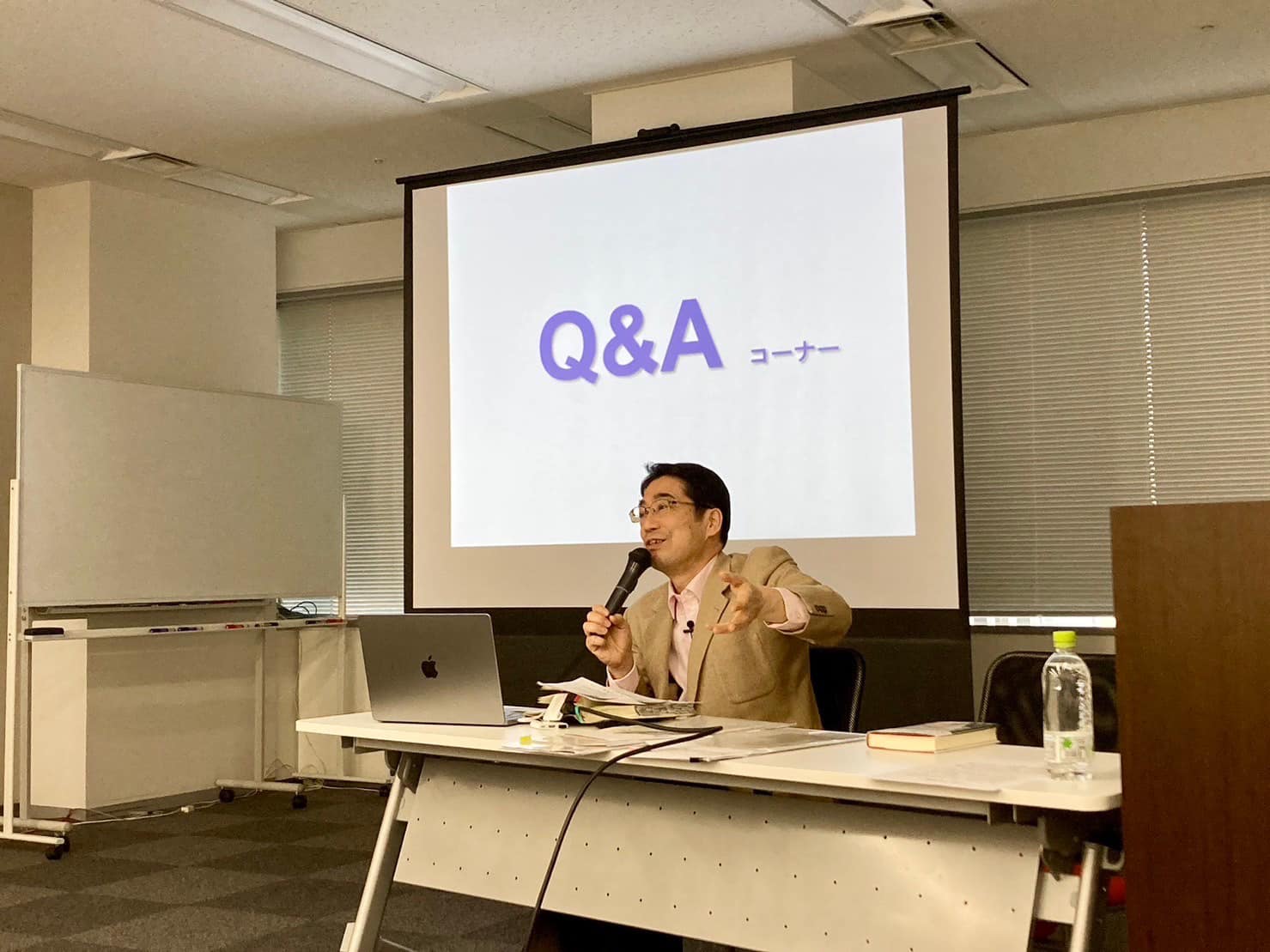国際会議での衝撃的な日本代表の姿とは…